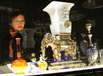 法國水晶藝術珍品即將亮相中國，杭州工藝品進出口公司推動文化交流新篇章